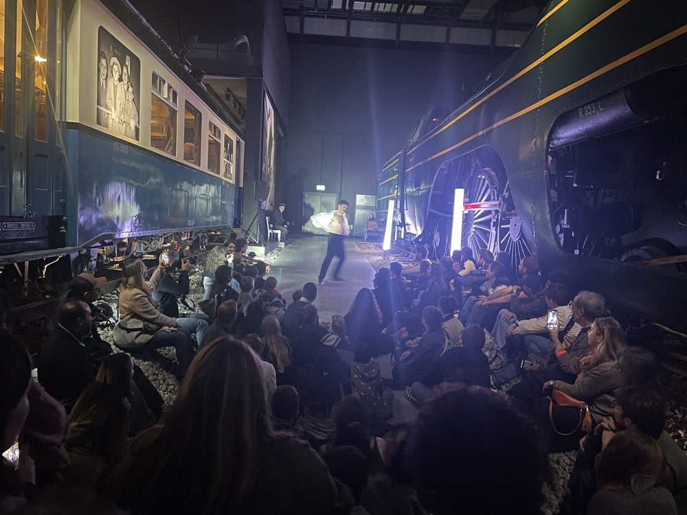 Optreden bij Museum Night Fever met treinen en publiek