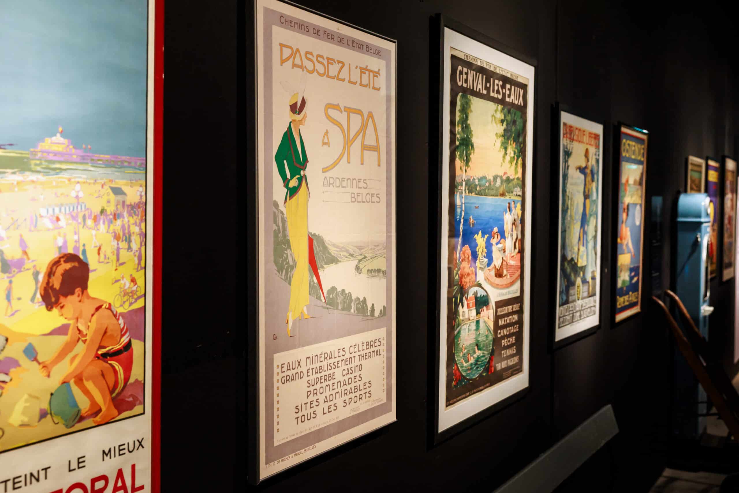 Affiche vintage belge "Passez l'été à Spa" : mode et trains