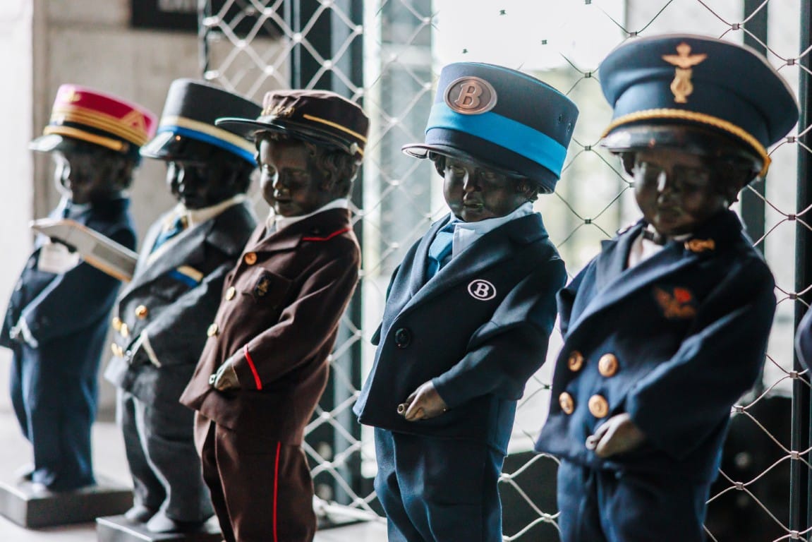 Groepje kinderen in uniformen, deel van Speelweek herfstvakantie